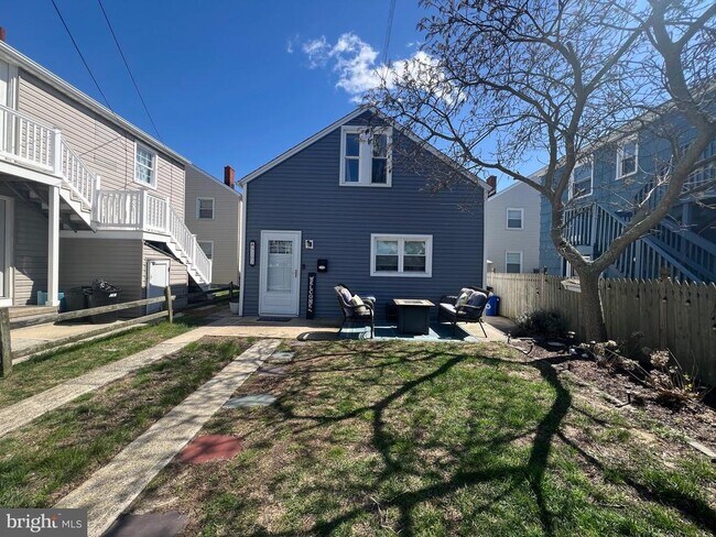 Primary Photo - 9102 Monmouth Ave