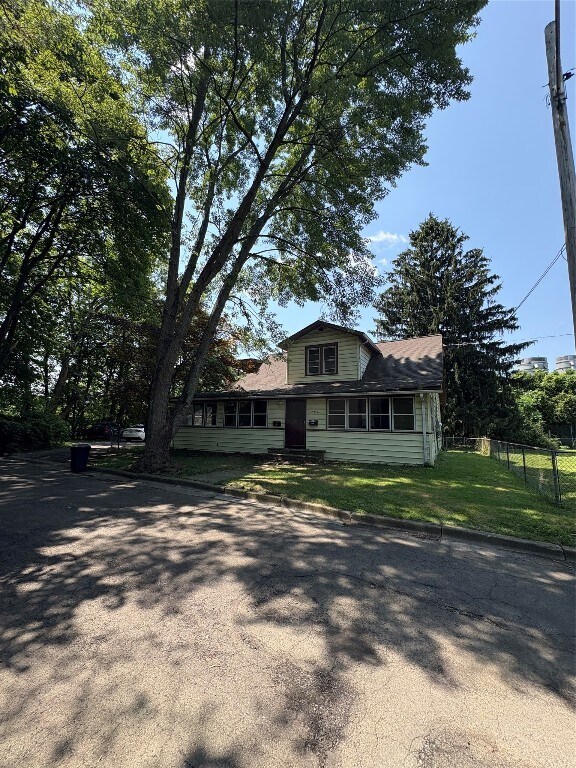 Primary Photo - 46 Berwin St