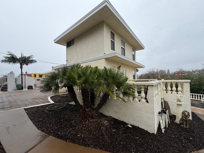 Building Photo - Gorgeous 3 bedroom house with amazing views and huge garden