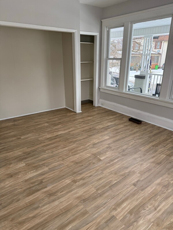 Building Photo - 505 6th St NE