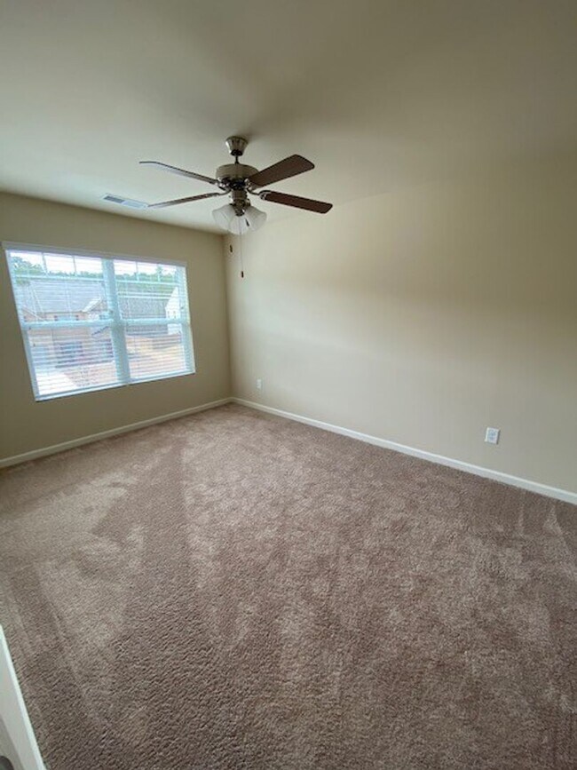Building Photo - 4702 Southwind Rd