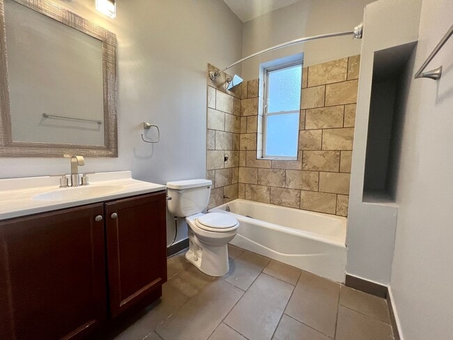 Building Photo - Logan Square 2BR with In-Unit Laundry + WiFi