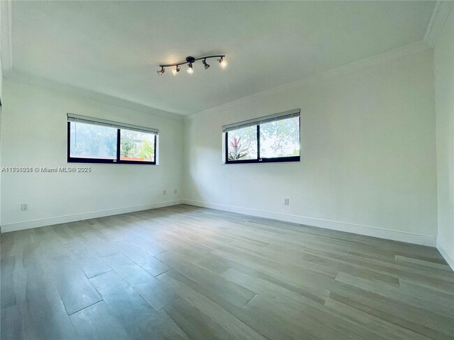 Building Photo - 21235 NE 19th Ct