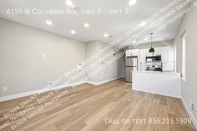 Building Photo - 6150 W Columbia Ave