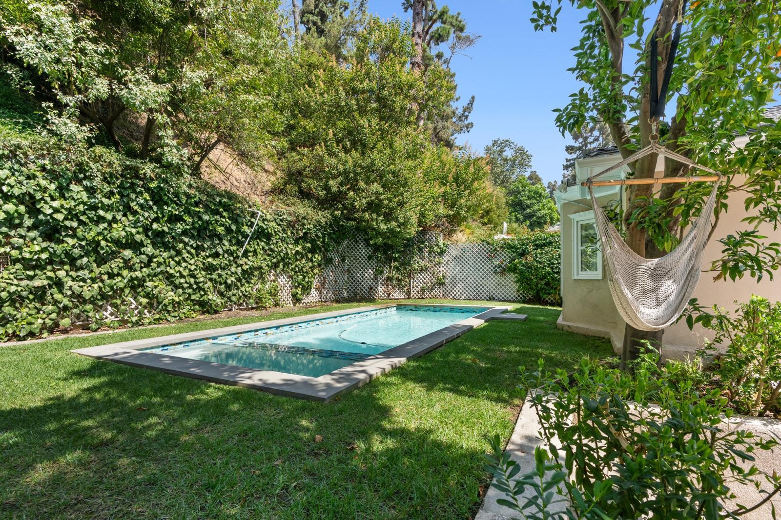 Building Photo - 1165 Coldwater Canyon Dr