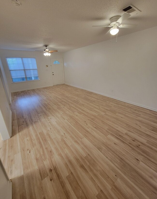 Building Photo - 1100 Greentree Ct