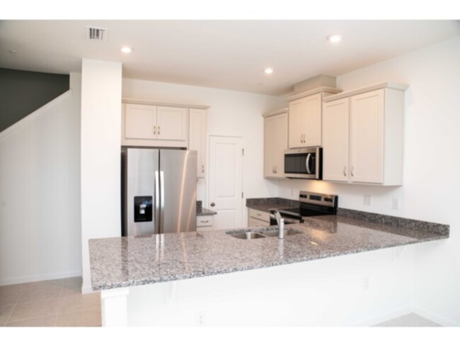 Building Photo - Brand New 3 bed 2.5 bath Townhome