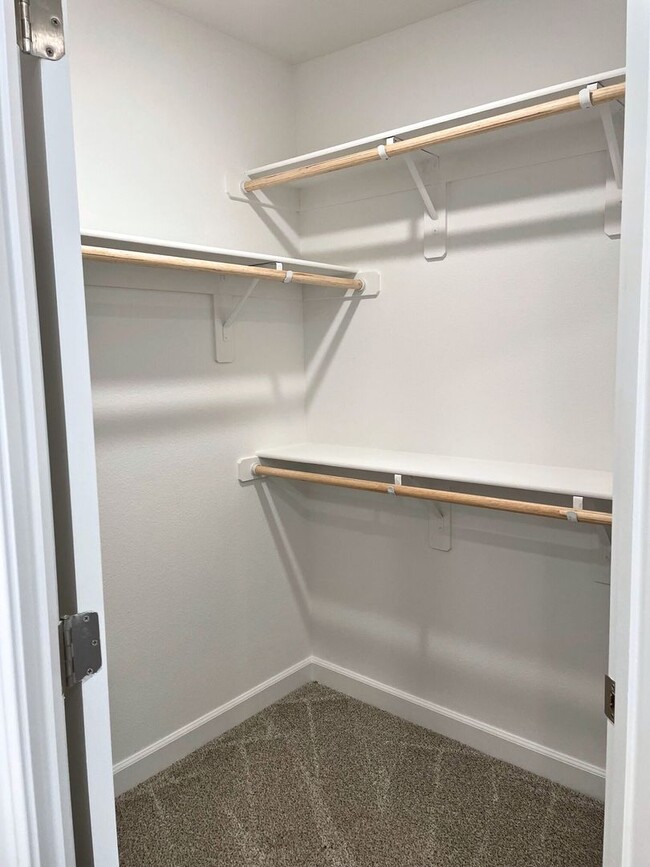 Building Photo - Now Leasing – Brand-New Townhome in Herita...