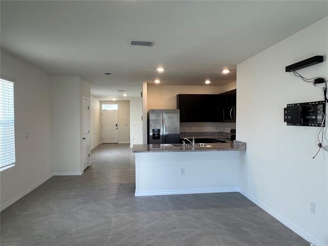 Building Photo - 34012 Jasper Stone Dr