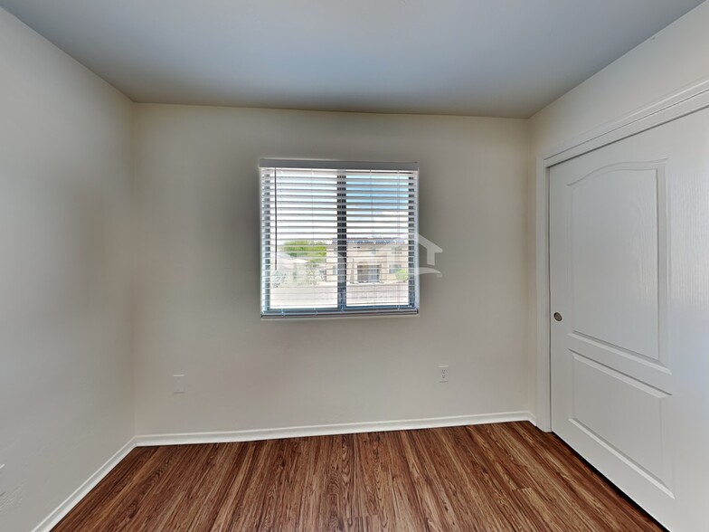 Building Photo - 6613 E Gehrig Ln