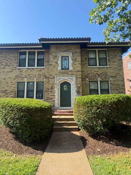 Building Photo - 7500 Parkdale Ave