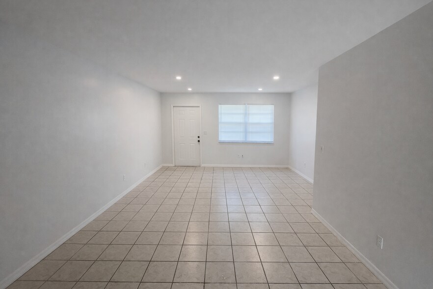 Living Room & Dining Area - 5010 Killarney Ave