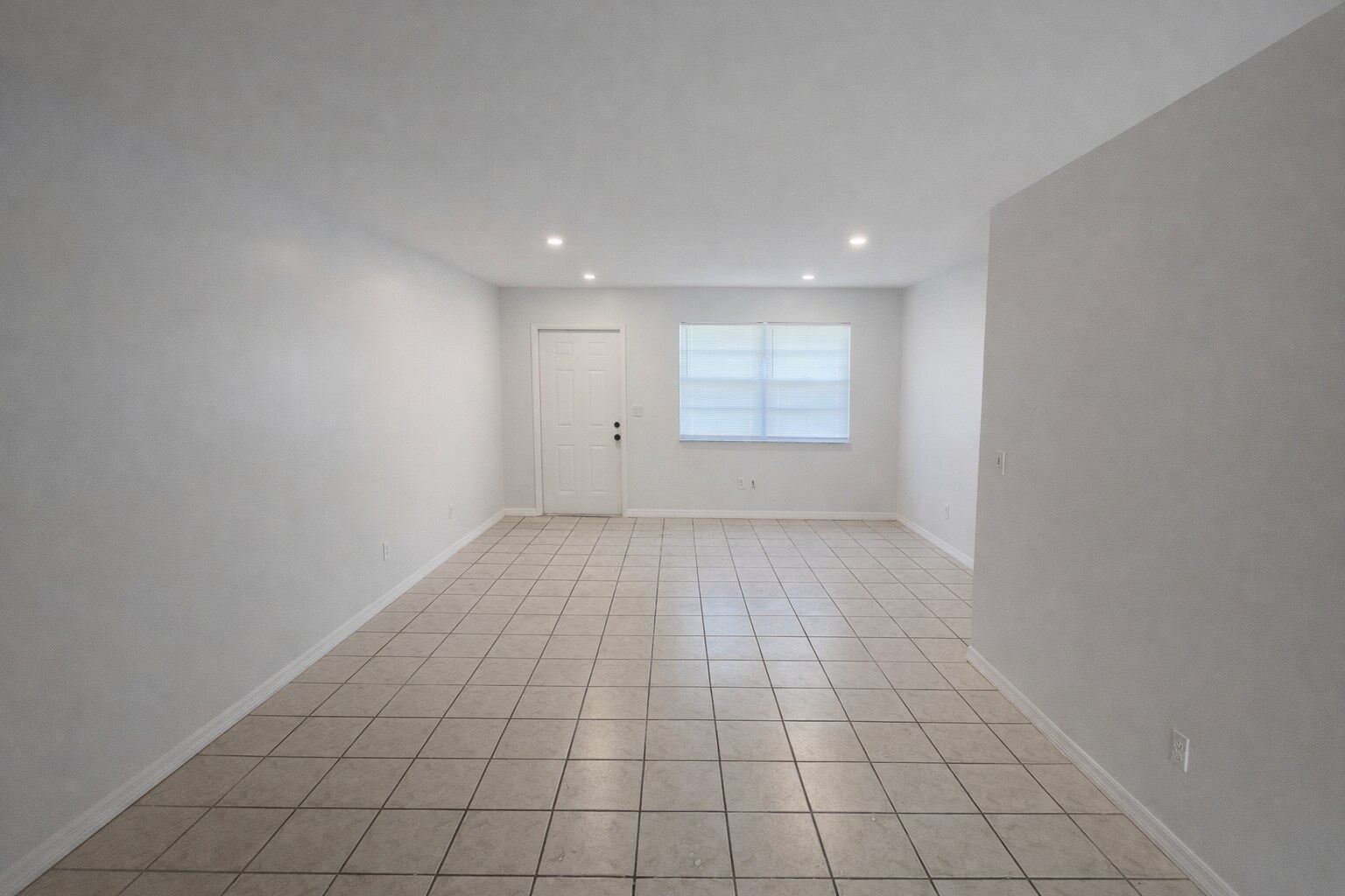 Living Room & Dining Area - 5010 Killarney Ave