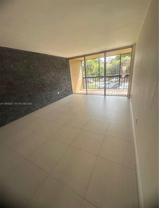 Building Photo - 10845 SW 112th Ave