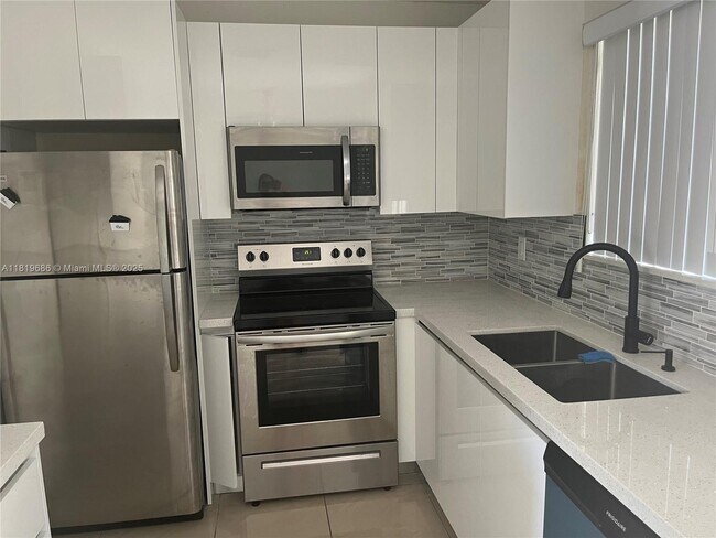 Primary Photo - 2461 Polk St