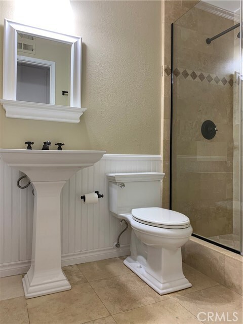 Building Photo - 5201 Thorn Tree Ln