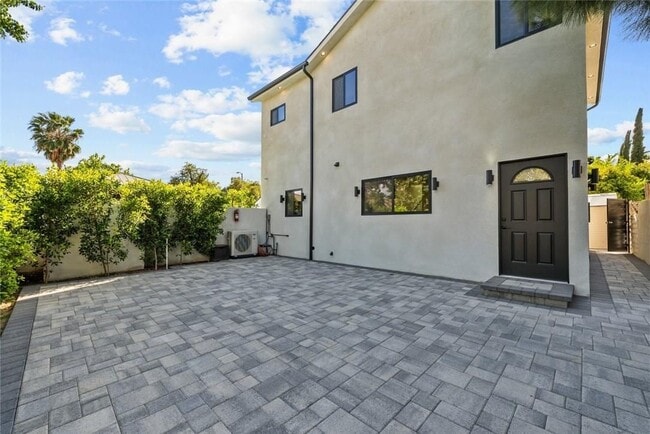 Building Photo - 6245 McLaren Ave