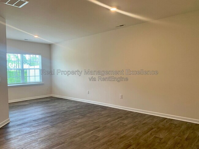 Building Photo - 213 David Hl Dr
