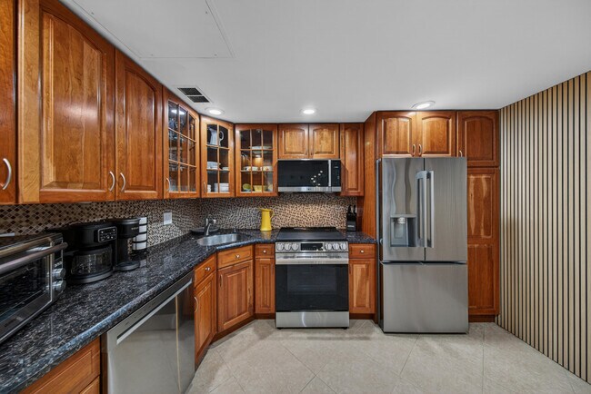 Building Photo - 2851 S Ocean Blvd