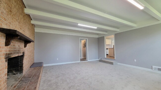 Building Photo - Spacious 3 Bedroom Home in District 6 – Re...