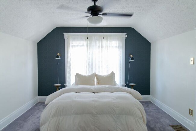 Building Photo - 6903 Cambridge Ave