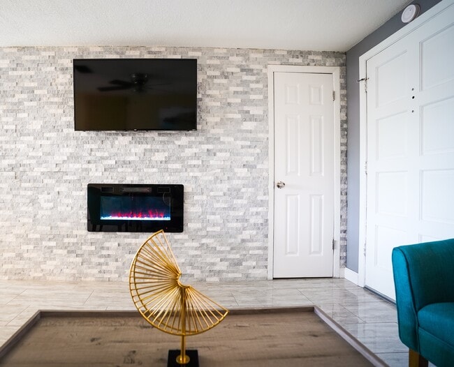 Building Photo - 8412 Westridge Dr