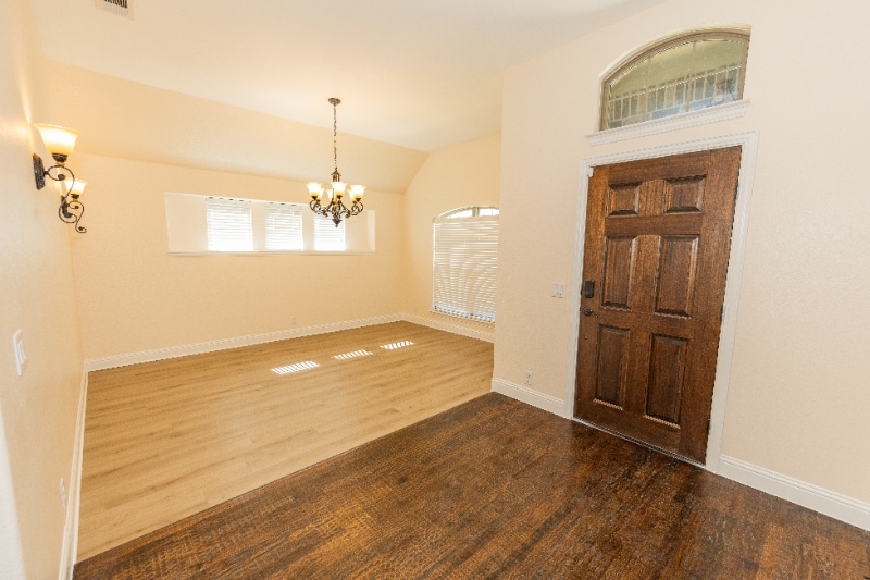 Building Photo - 2105 Burke Dr