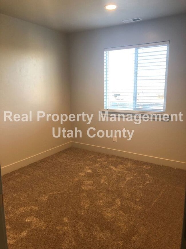 Building Photo - 189 610 S