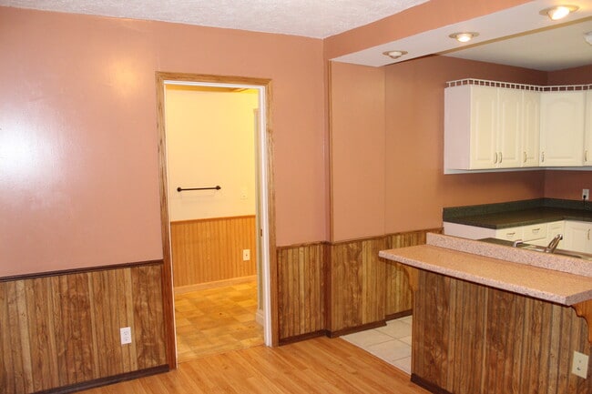Building Photo - 1519 Baker Dr