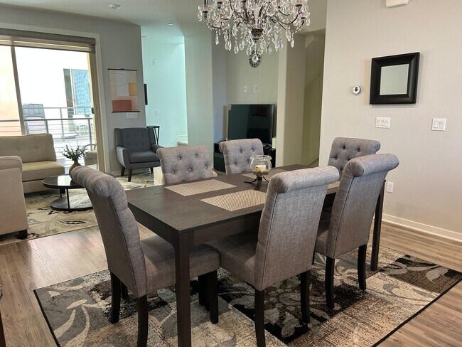 Building Photo - 212 Paramount