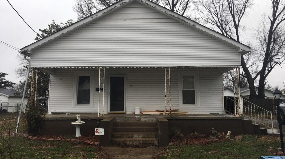 Building Photo - 1212 Barham Ave