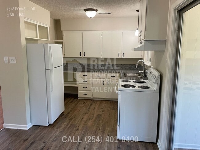 Building Photo - 2528 Powell Dr