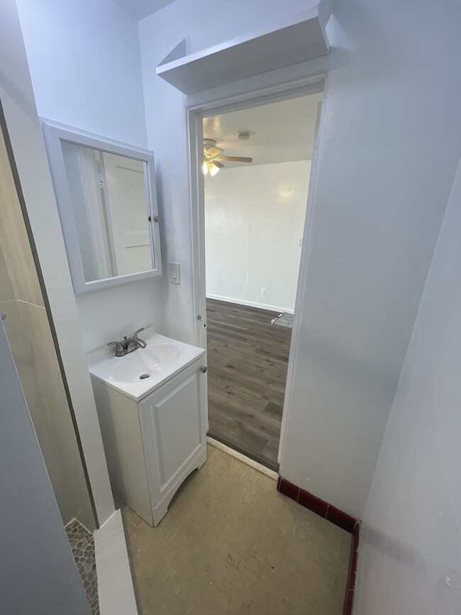 Building Photo - 732 Ventura Place, Unit 7