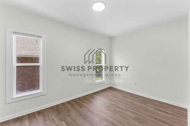 Building Photo - 1341 Mooberry St