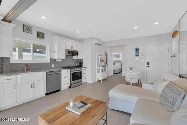 Building Photo - 903A Ocean Ave N