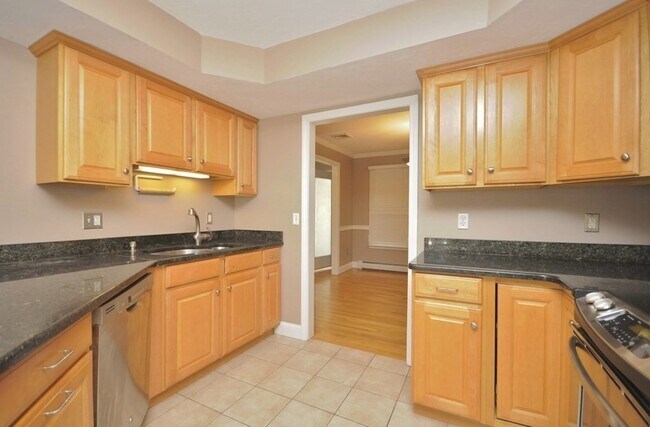 Building Photo - 8 Tiffany Rd