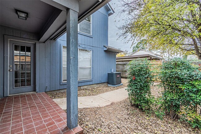 Building Photo - 2324 Summer Pl Dr