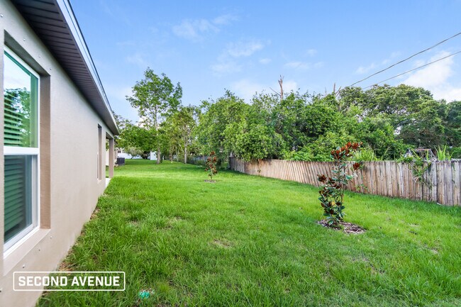 Building Photo - 715 Hanau Ave NW