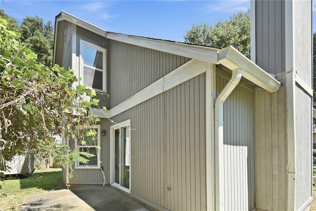 Building Photo - 4165 Little Springs Rd
