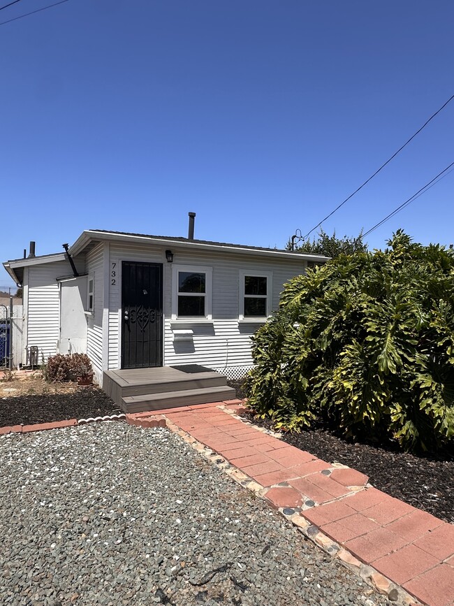 Building Photo - 732 Twin Oaks Ave