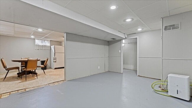 Building Photo - 828 15th St SW