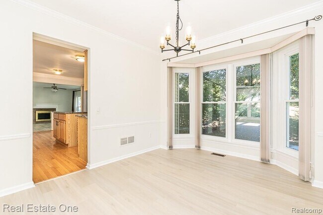 Building Photo - 619 Whitney Dr