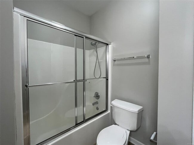 Building Photo - 704 Emerald Dr