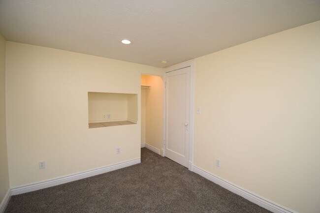 Building Photo - Remodeled 2 Bedroom Home in Salt Lake City!