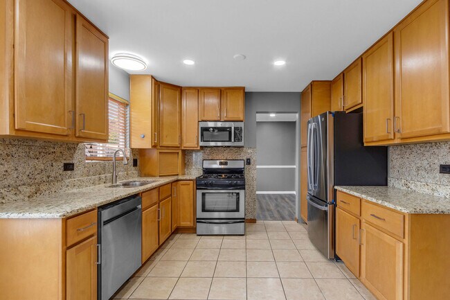 Building Photo - 2S601 River Oaks Dr