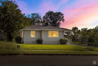 Building Photo - Newly Renovated 3 Bedroom 1 Bath Home Avai...