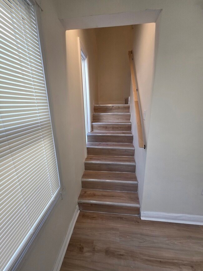 Building Photo - 10548 S Ave J