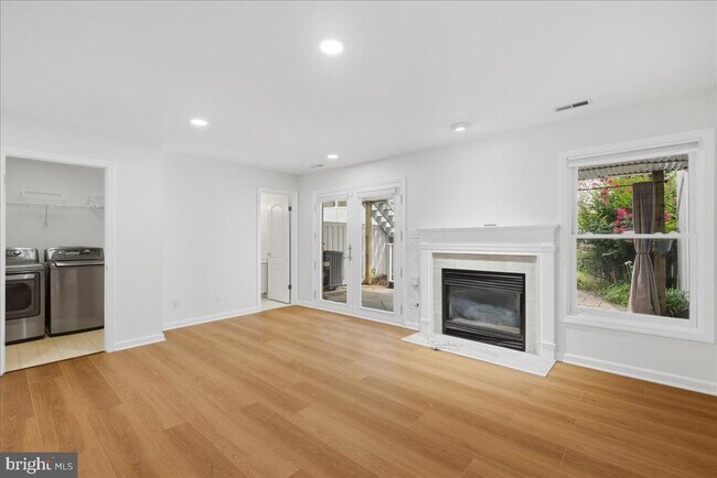 Building Photo - 10249 Winged Elm Cir
