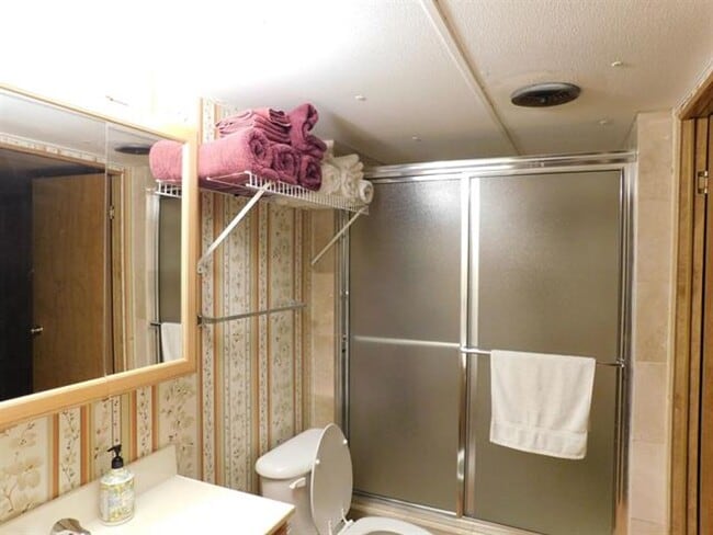 Building Photo - 3bedroom 2 bath with acreage