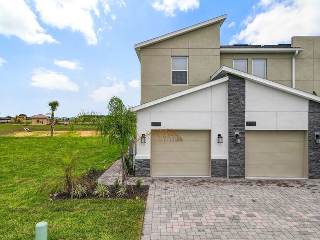 Building Photo - 1520 Oasis Club Blvd